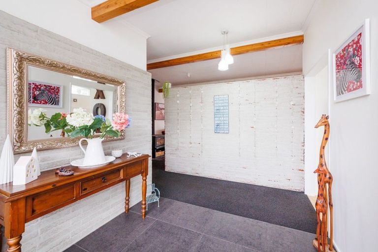 Photo of property in 1 Chilton Grove, Hokowhitu, Palmerston North, 4410