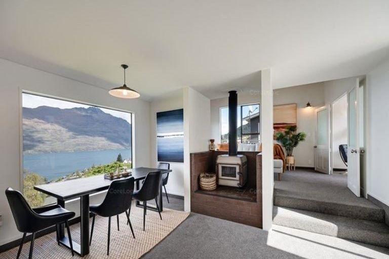 Photo of property in 67 Wynyard Crescent, Fernhill, Queenstown, 9300