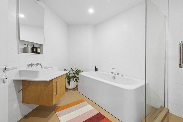 Photo of property in Alto Apartments, 2a/22 Telford Terrace, Oriental Bay, Wellington, 6011