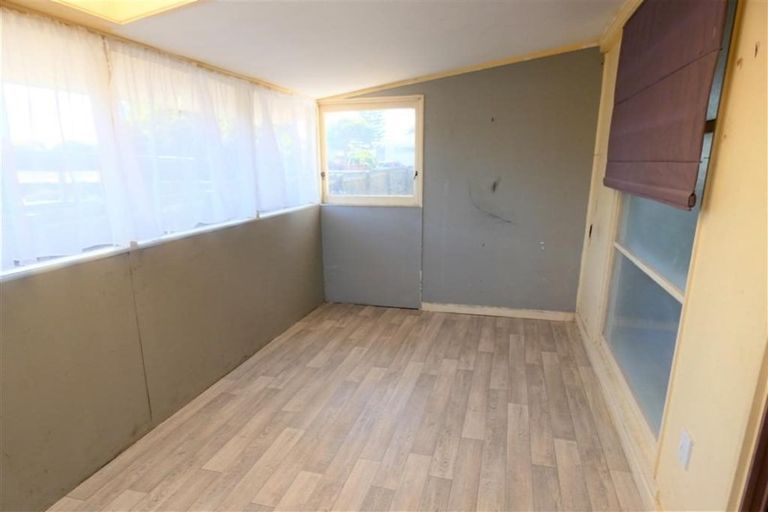 Photo of property in 16 Mail Avenue, Weymouth, Auckland, 2103