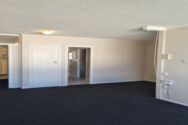 Photo of property in Churchill Flats, 213 The Terrace, Wellington Central, Wellington, 6011
