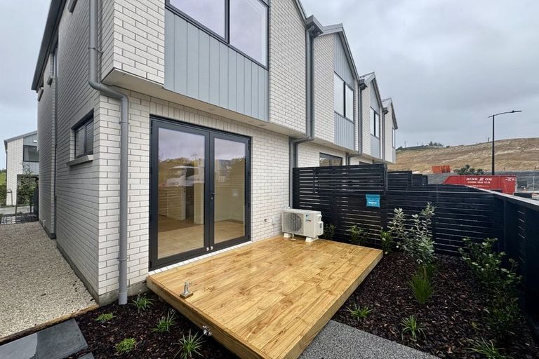 Photo of property in 17/21 Makomako Drive, Orewa, 0931