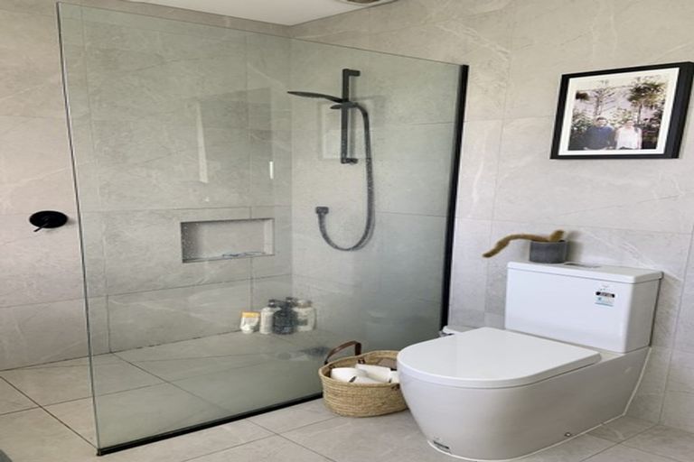 Photo of property in 86 Wharf Road, Te Atatu Peninsula, Auckland, 0610