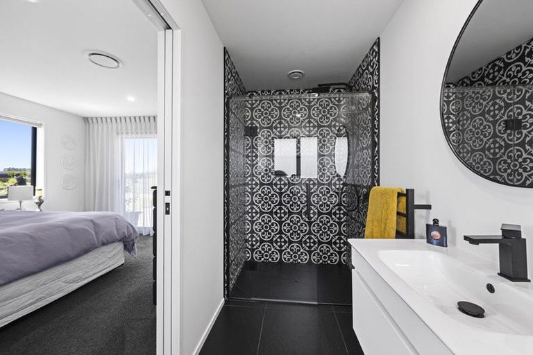 Photo of property in 8 Tikorangi Road East, Tikorangi, 4383