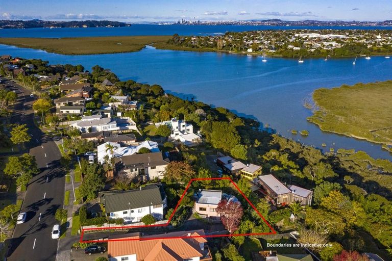 Photo of property in 1/125 West Harbour Drive, West Harbour, Auckland, 0618