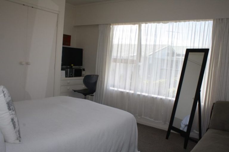 Photo of property in 1/31 Hauraki Road, Hauraki, Auckland, 0622