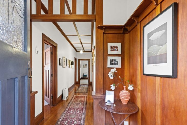 Photo of property in 24 Brewster Street, Bluff Hill, Napier, 4110