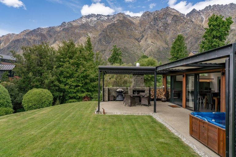 Photo of property in 10 Caithness Court, Jacks Point, Queenstown, 9371