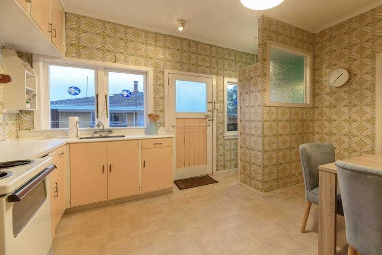 Photo of property in 1/16 Karaka Street, New Lynn, Auckland, 0600
