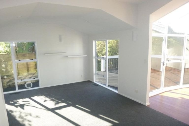 Photo of property in 18 London Road, Korokoro, Lower Hutt, 5012