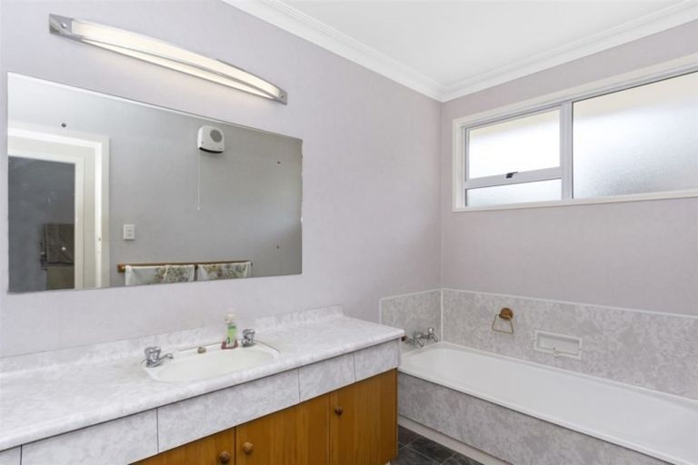 Photo of property in 32 Lynwood Place, Brookfield, Tauranga, 3110