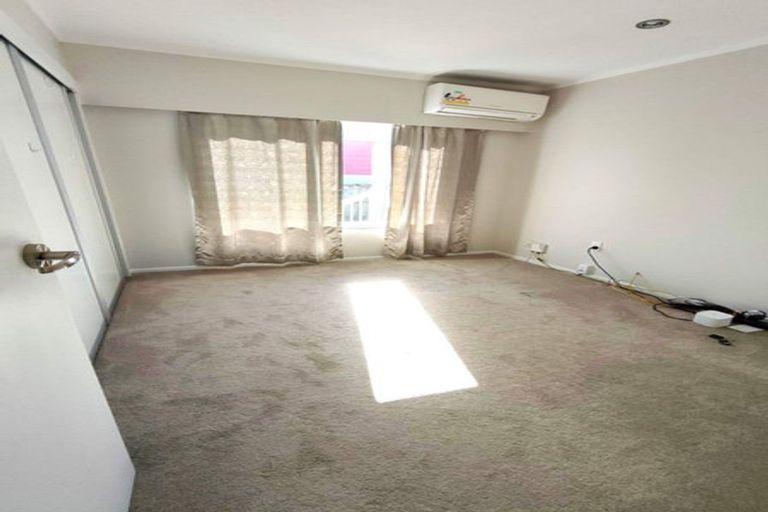 Photo of property in 14 Chelsea View Drive, Chatswood, Auckland, 0626