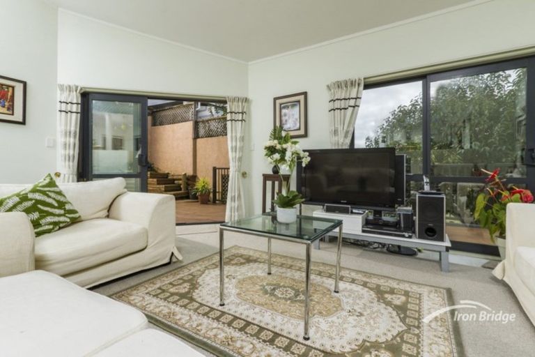 Photo of property in 4/431 East Coast Road, Mairangi Bay, Auckland, 0630