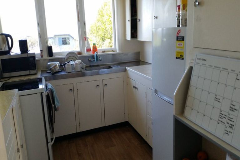 Photo of property in 82 Ocean View Road, Northcote, Auckland, 0627
