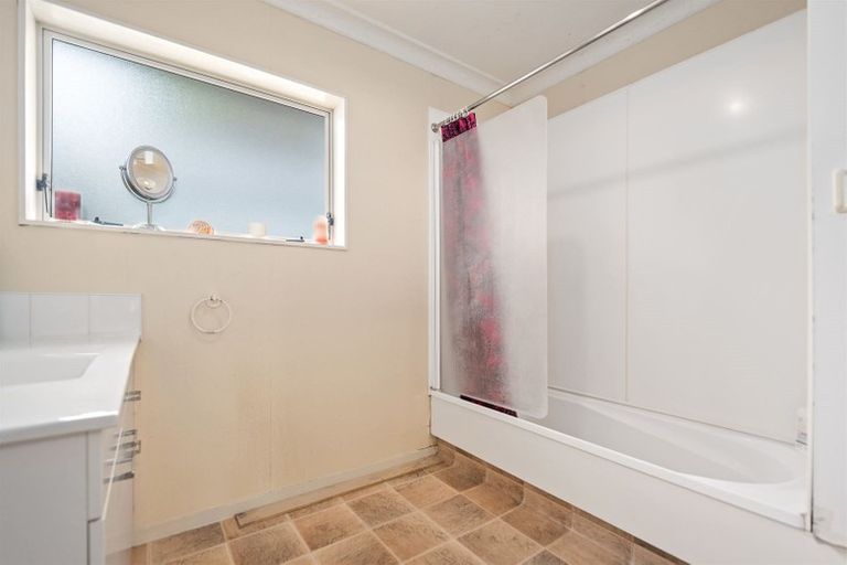 Photo of property in 10 Pampas Grove, Welcome Bay, Tauranga, 3112