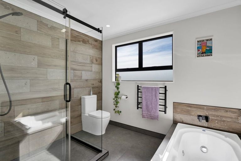 Photo of property in 805 Richmond Road, Lepperton, New Plymouth, 4373