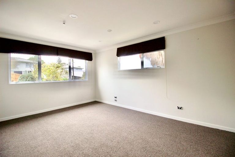 Photo of property in 88 Lantana Road, Green Bay, Auckland, 0604