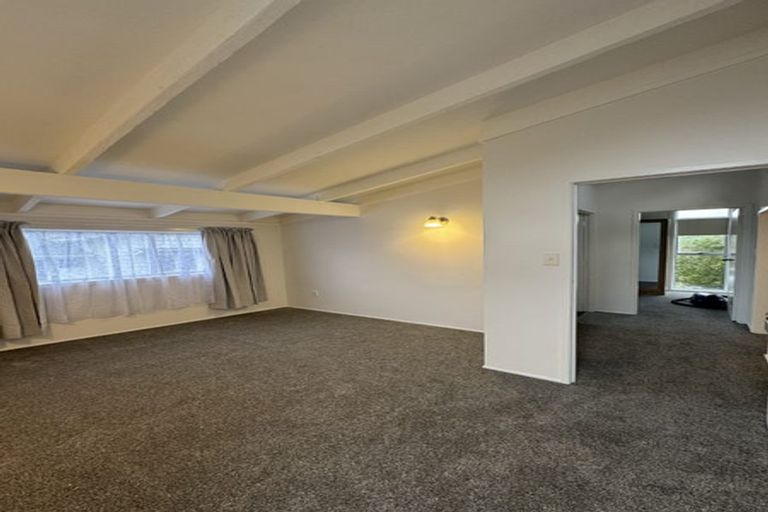Photo of property in 1/3 Miraka Place, Birkenhead, Auckland, 0626