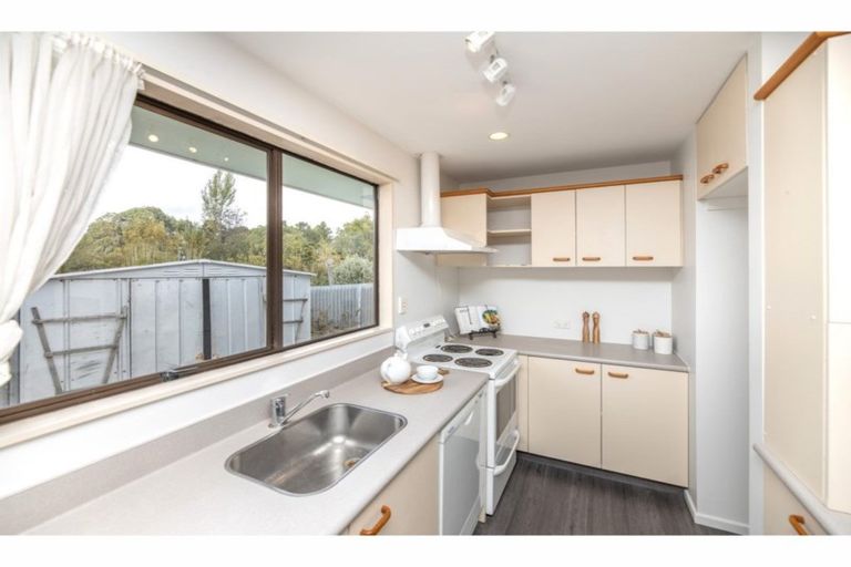 Photo of property in 2/79 Ottawa Road, Wainoni, Christchurch, 8061