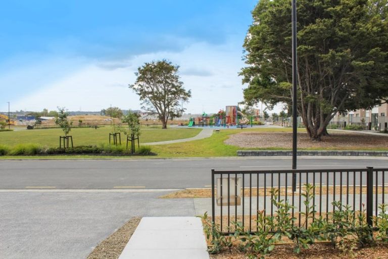 Photo of property in 11 Pepene Avenue, Takanini, 2112