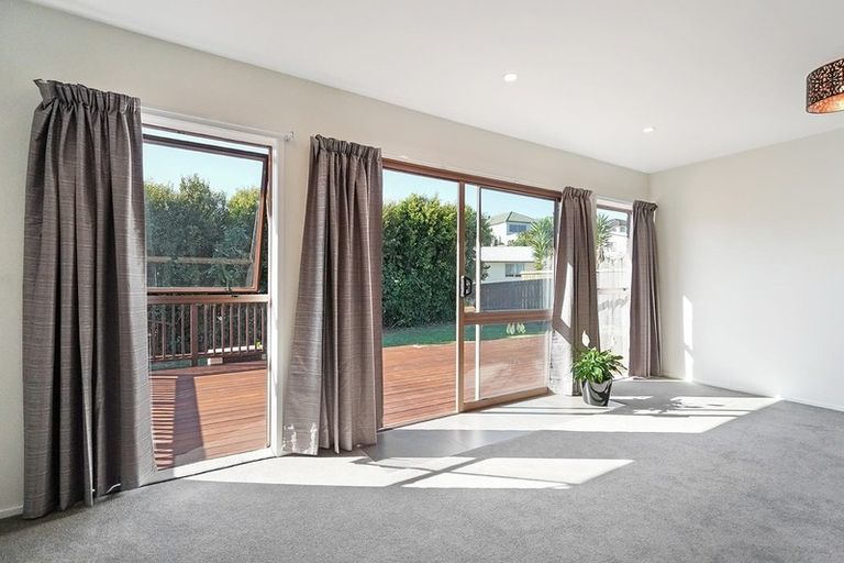 Photo of property in 9 Banksia Place, Goodwood Heights, Auckland, 2105