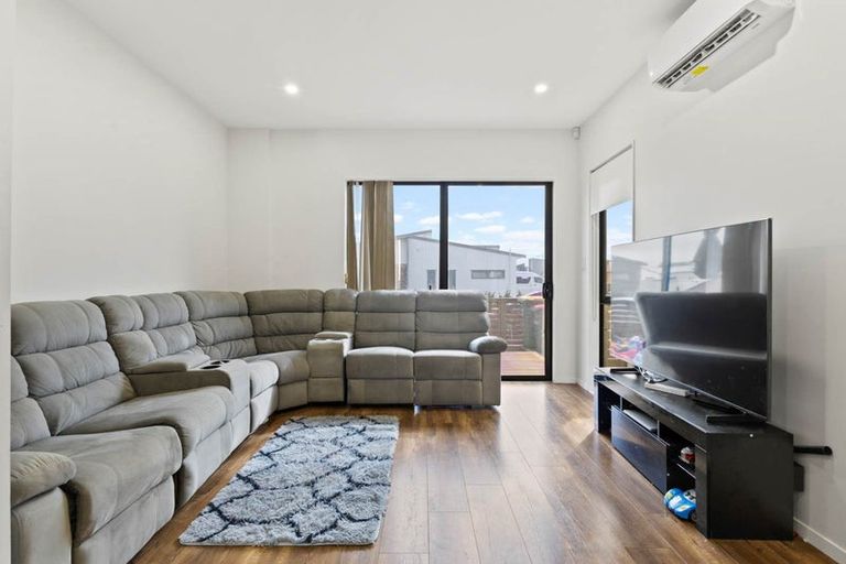 Photo of property in 24 Parahau Road, Papakura, 2110