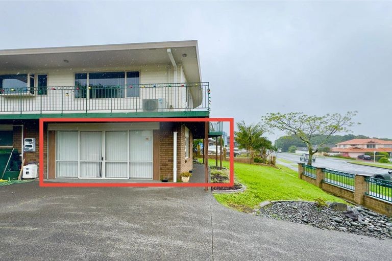Photo of property in 105 Eugenia Rise, Goodwood Heights, Auckland, 2105