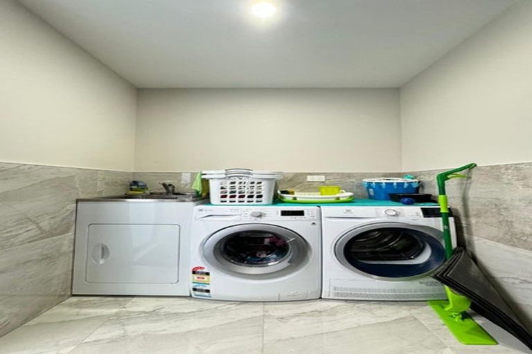 Photo of property in 8 Pakaraka Drive, Papakura, 2110