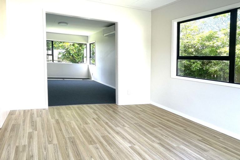 Photo of property in 6 Pureora Place, Clendon Park, Auckland, 2103