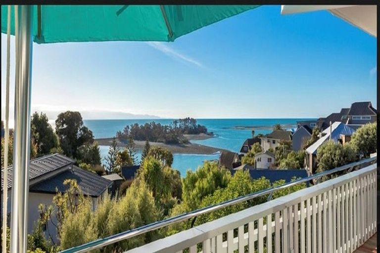 Photo of property in 4 The Cliffs, Britannia Heights, Nelson, 7010