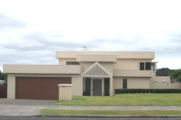 Photo of property in 2/9 Stephanie Close, Glenfield, Auckland, 0629