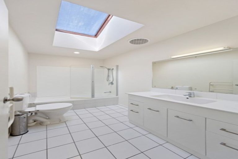 Photo of property in 9 Spalding Rise, Golflands, Auckland, 2013