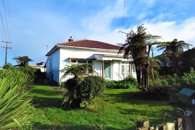 Photo of property in 38 Queen Street, Westport, 7825