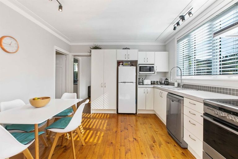 Photo of property in 55 Sunset Road, Totara Vale, Auckland, 0632