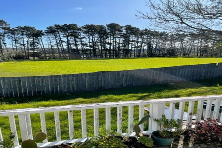 Photo of property in 2/54 Gloria Avenue, Te Atatu Peninsula, Auckland, 0610