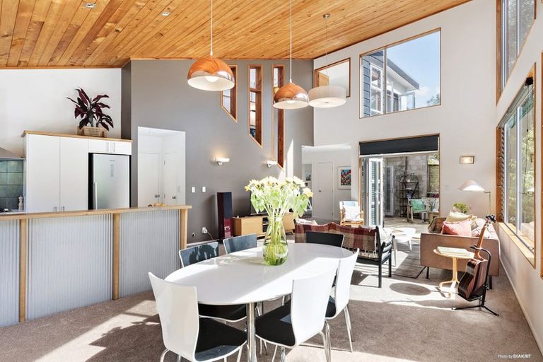 Photo of property in 6 Poturi Streams Avenue, Titirangi, Auckland, 0604