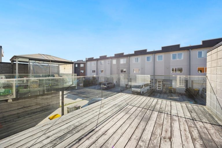Photo of property in 20 Meritage Lane, Te Atatu South, Auckland, 0610