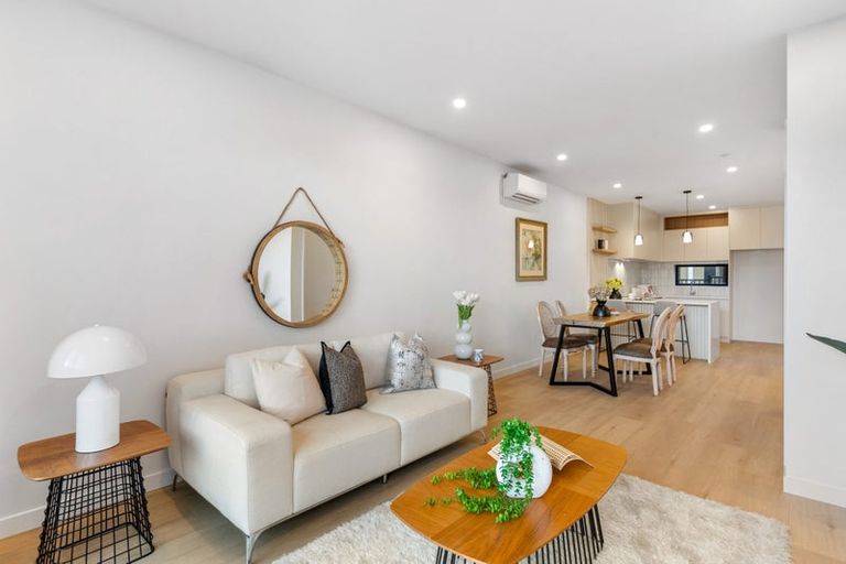 Photo of property in 35 Puihi Crescent, Massey, 0614