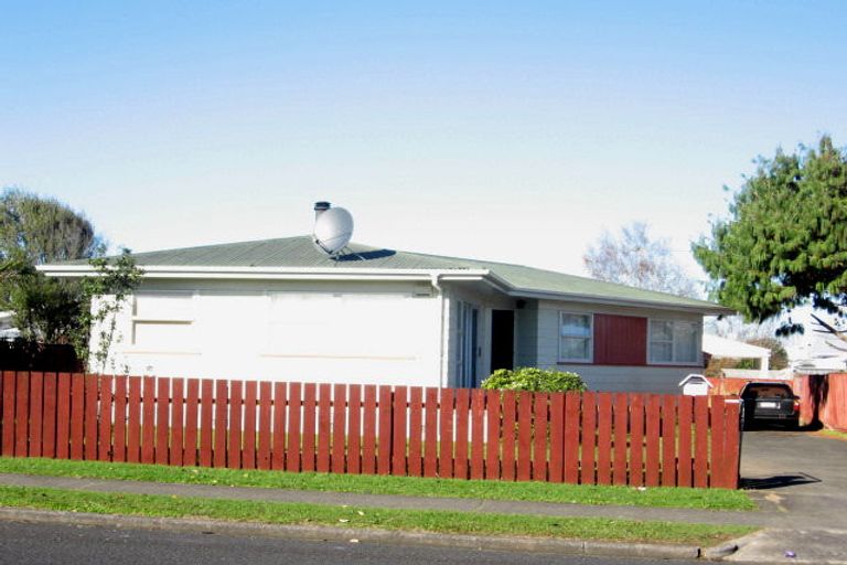 Photo of property in 12 Swallow Drive, Manurewa, Auckland, 2102