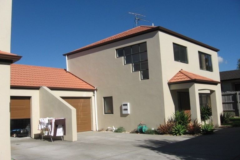Photo of property in 8 Fiesta Drive, Half Moon Bay, Auckland, 2012