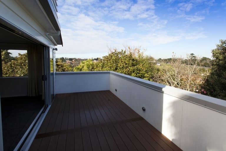 Photo of property in 2/1 Keys Street, Belmont, Auckland, 0622