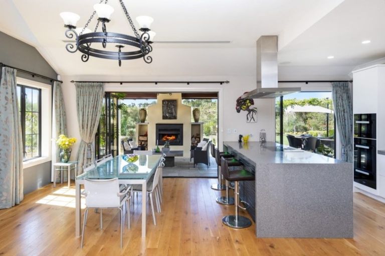 Photo of property in 32 Brownhill Road, Whitford, Manurewa, 2576