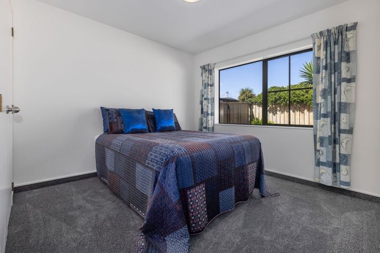 Photo of property in 136 Guildford Drive, Paraparaumu Beach, Paraparaumu, 5032