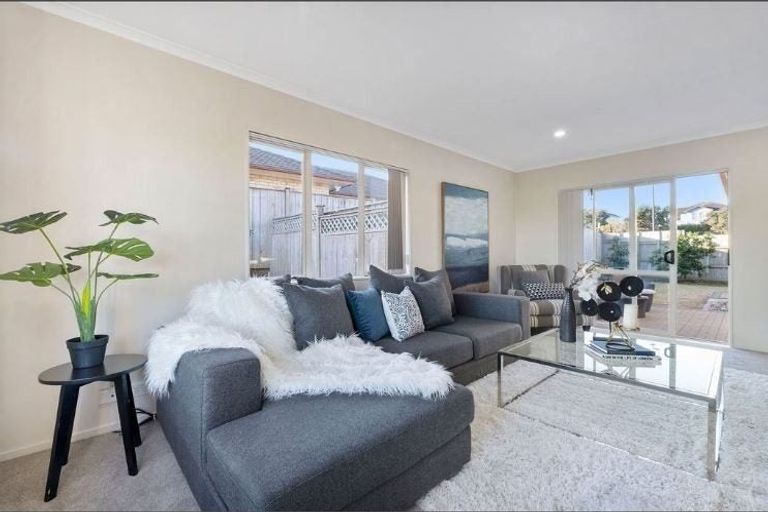 Photo of property in 18 Villino Place, Randwick Park, Auckland, 2105