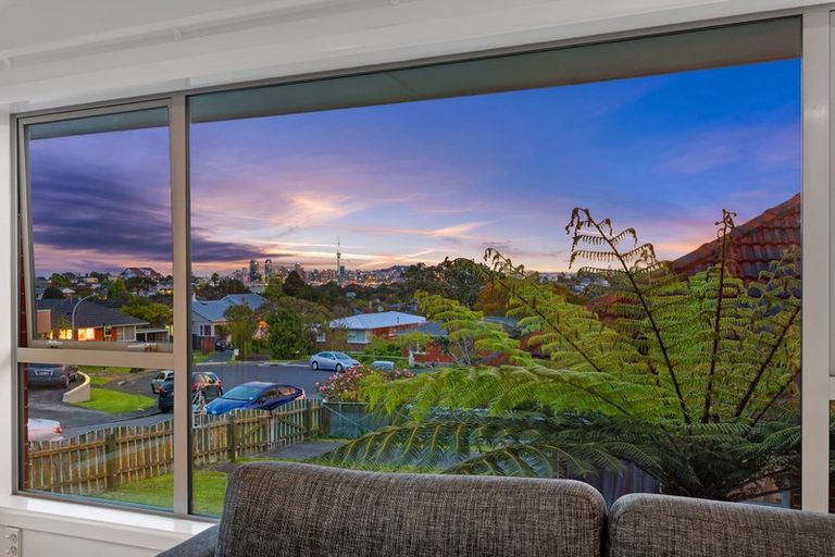 Photo of property in 11 Dudding Avenue, Northcote, Auckland, 0627