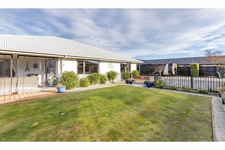 Photo of property in 22 Sequoia Way, Rangiora, 7400
