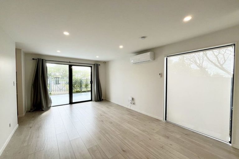 Photo of property in 1/98 Lincoln Park Avenue, Massey, Auckland, 0614