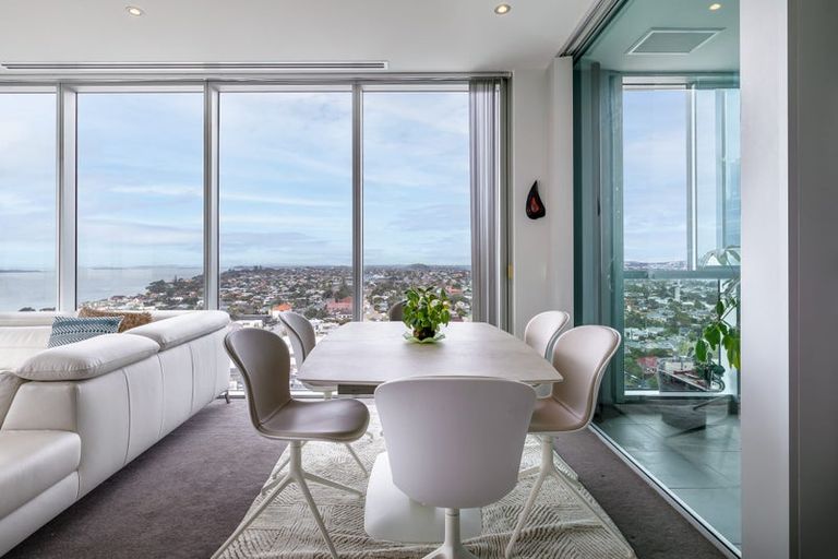 Photo of property in Sentinel Apartments, 1402/3 Northcroft Street, Takapuna, Auckland, 0622