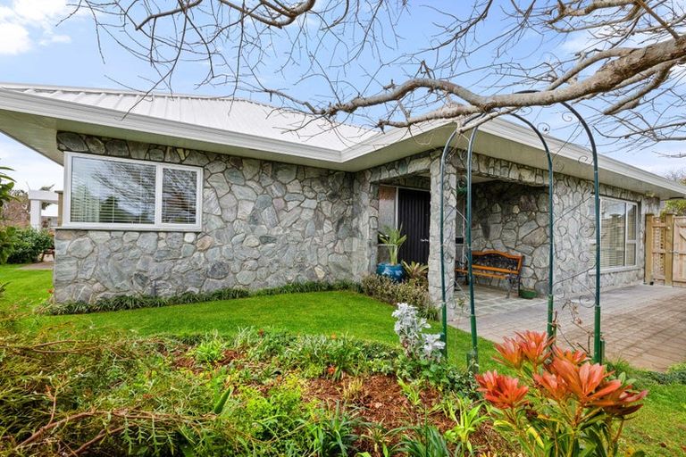 Photo of property in 166 Heta Road, Highlands Park, New Plymouth, 4312