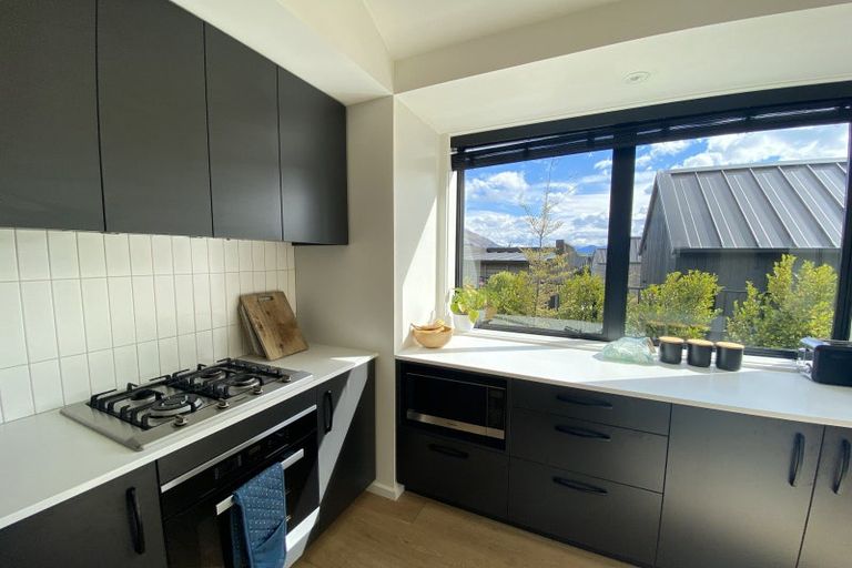 Photo of property in 2 Kotuku Lane, Jacks Point, Queenstown, 9371